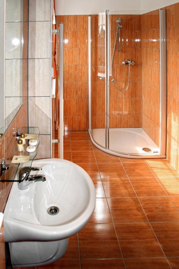 Wellness Hotel Hukvaldy Polopenze A Wellness V Cene Pribor Екстер'єр фото