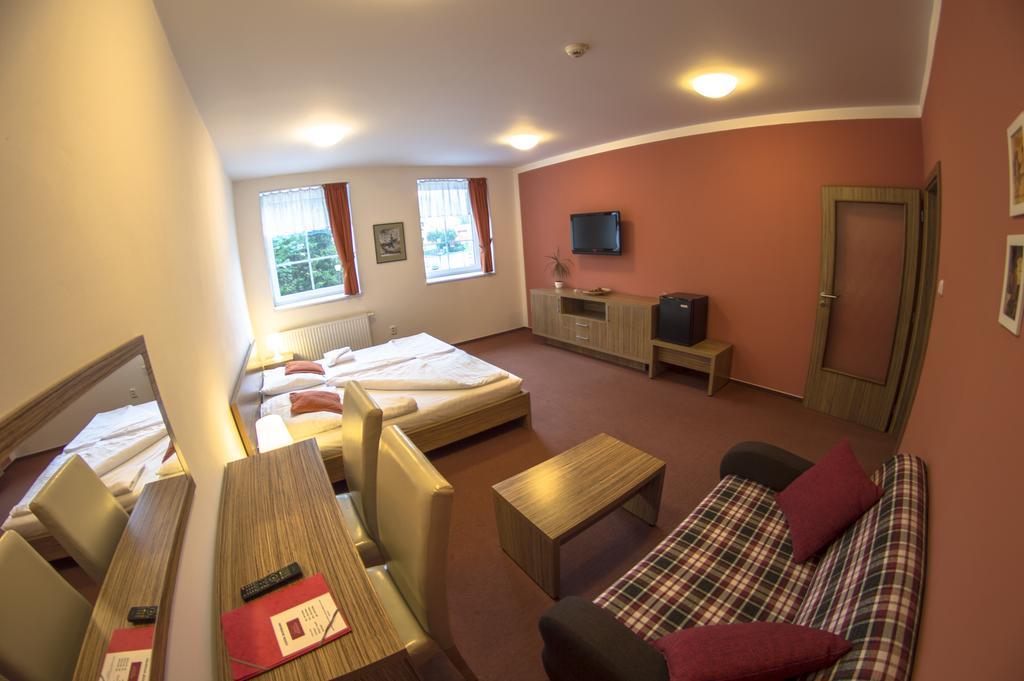 Wellness Hotel Hukvaldy Polopenze A Wellness V Cene Pribor Екстер'єр фото