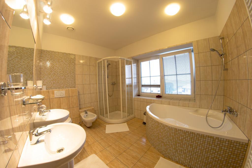 Wellness Hotel Hukvaldy Polopenze A Wellness V Cene Pribor Екстер'єр фото