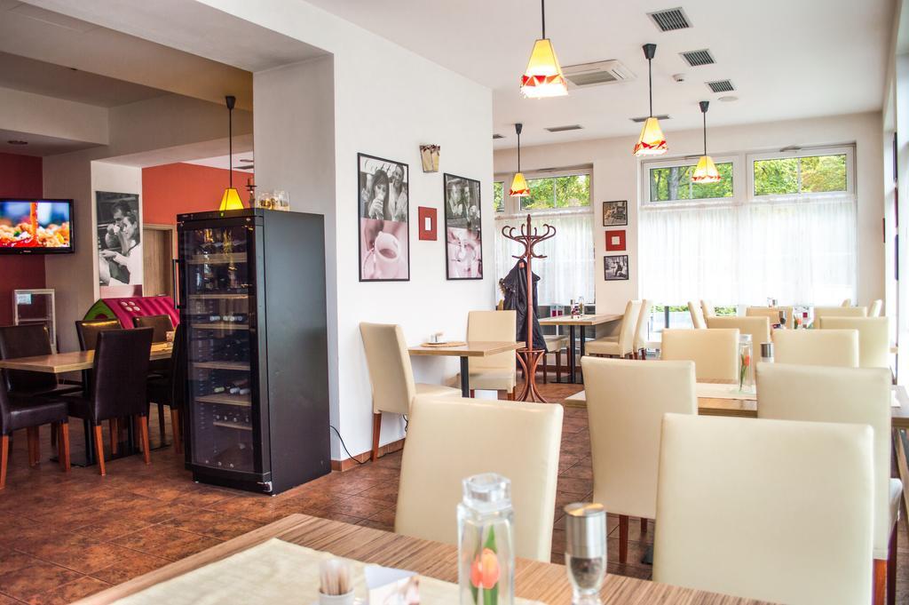 Wellness Hotel Hukvaldy Polopenze A Wellness V Cene Pribor Екстер'єр фото
