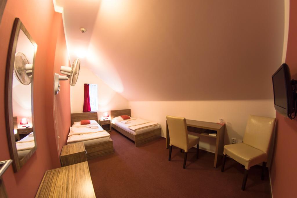 Wellness Hotel Hukvaldy Polopenze A Wellness V Cene Pribor Екстер'єр фото