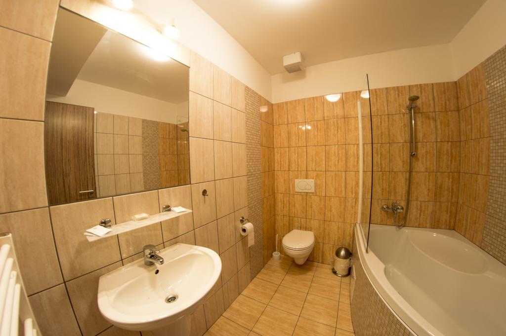 Wellness Hotel Hukvaldy Polopenze A Wellness V Cene Pribor Екстер'єр фото